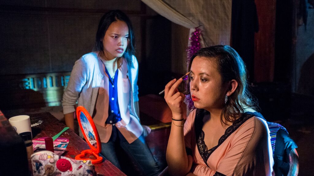 Li Wanying (Gu Xiang) applying makeup in a bedroom as Wang Dandan (Yu Yinmeng) observes – Sunken Plum (2017)