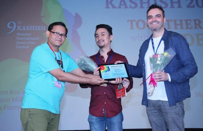 Roberto F. Canuto and Xu Xiaoxi receiving an award for Sunken Plum at Kashish Pride Film Festival 2018 in Mumbai, India, presented by festival director Saagar Gupta