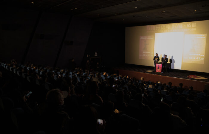 Roberto F. Canuto and Xu Xiaoxi presenting the opening gala of the I Spanish Film Festival of Chengdu on stage.