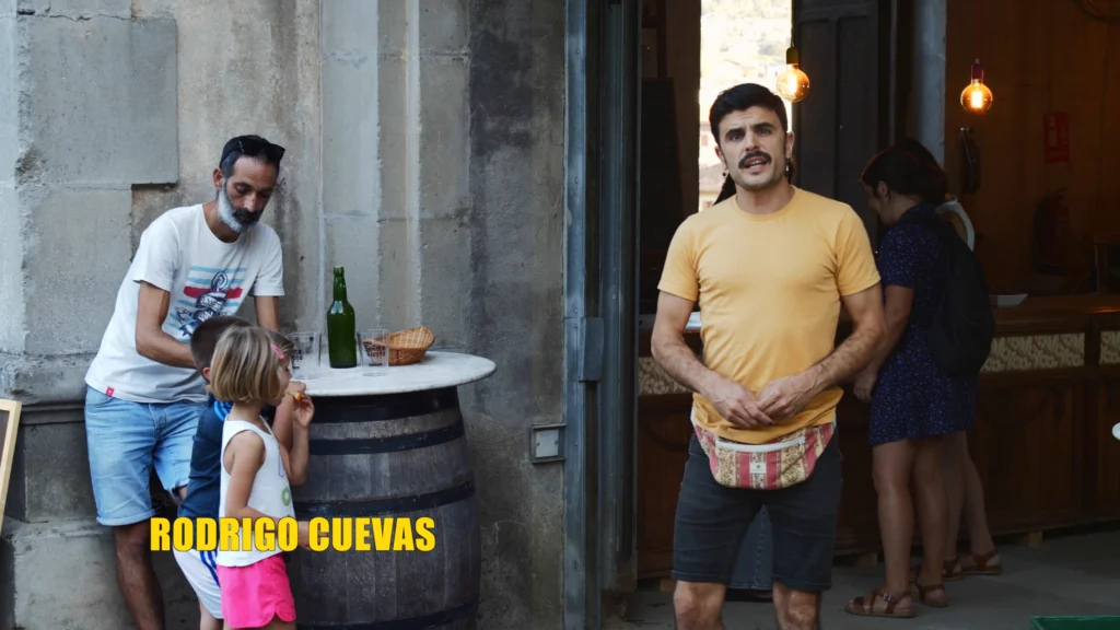 Rodrigo Cuevas participating in the Alquila Ho! campaign, promoting rural housing rental and repopulation in Asturias