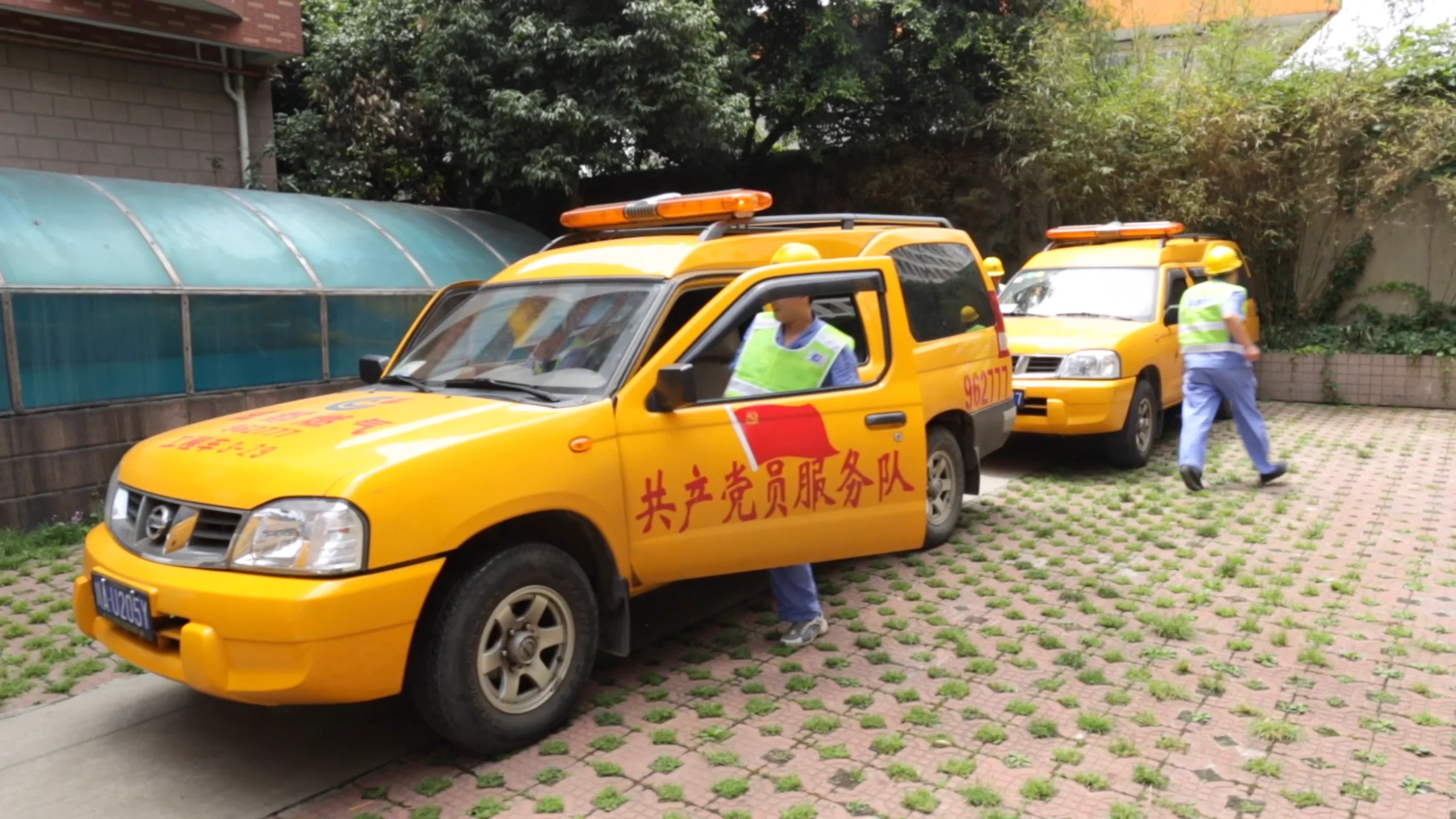 chengdu-gas_corporate-video_2013_worker-tribute_chengdu_china_14